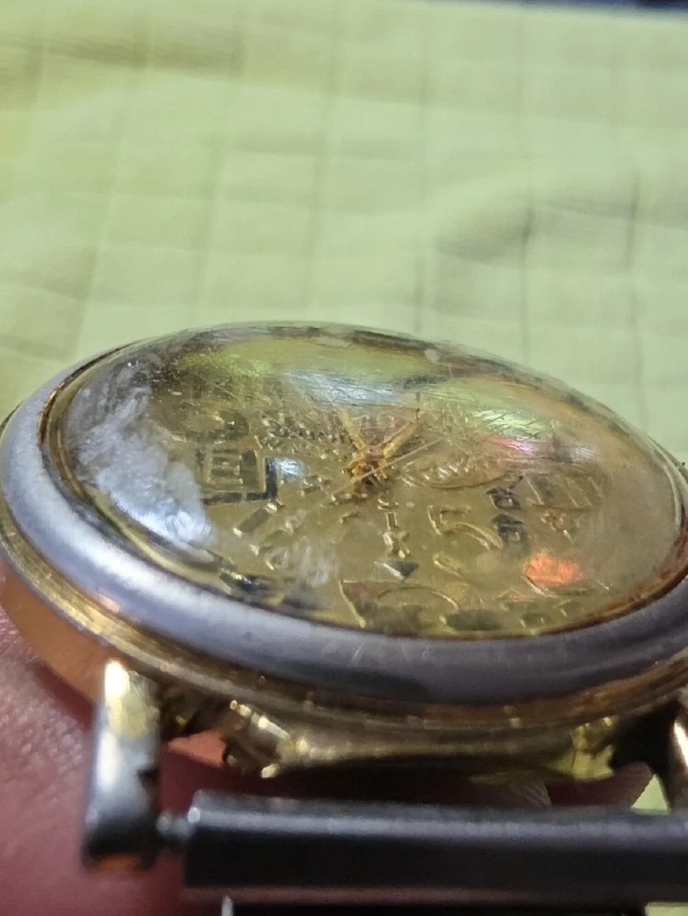 Vintage GUESS 90's Gold Tone Puzzle Dial Watch with Silver Band - Works